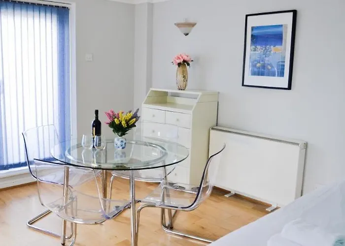 Oyo Home 140 Meridian Place London