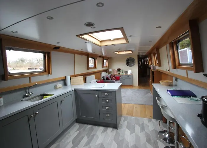 Luxury Boats And Moorings London Dockings Hotell
