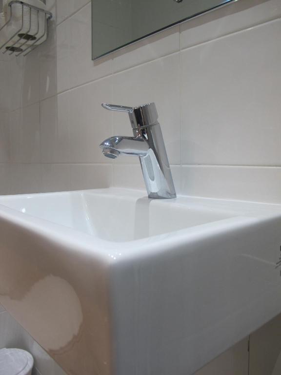 Single Room with Shared Bathroom