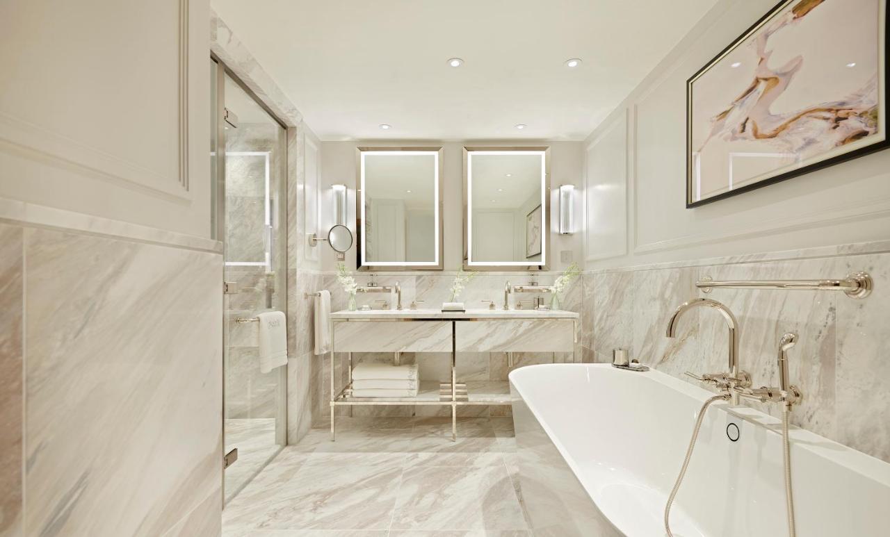 Junior Suite City View with exclusive access to Cadogan private gardens