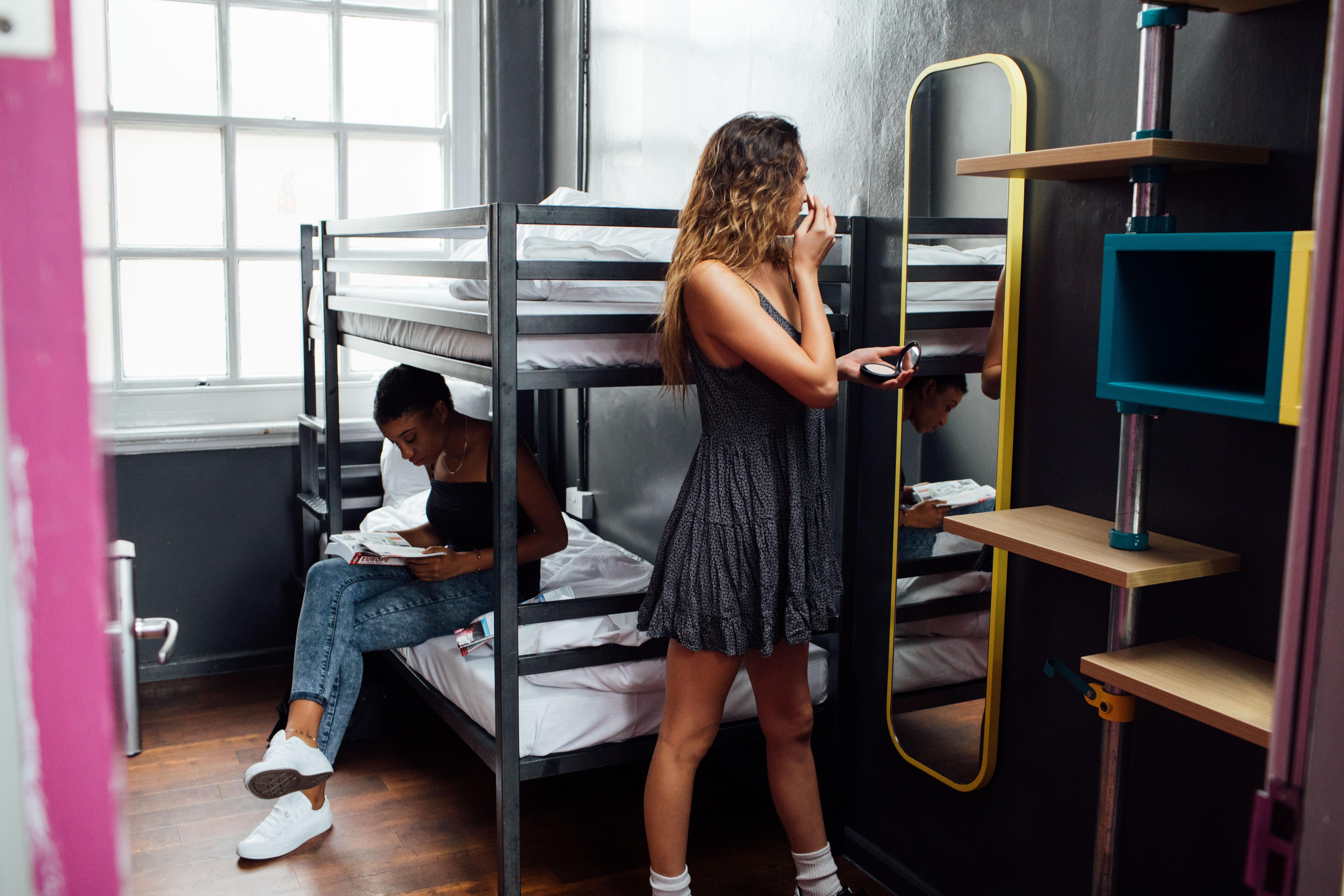 Zweibettzimmer mit Bad