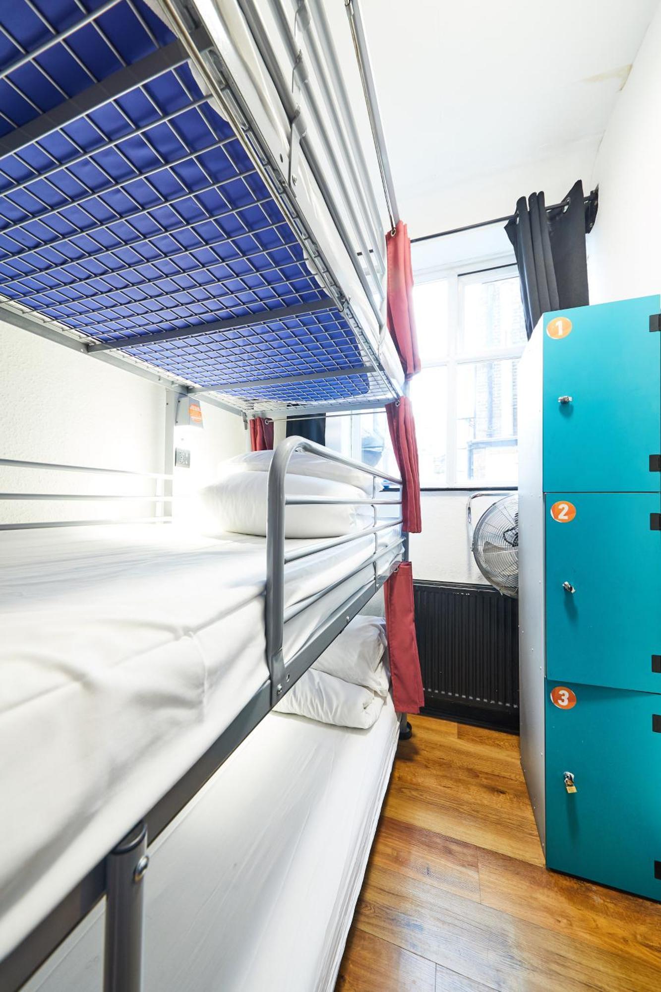 Bett im gemischten Schlafsaal für 12 Personen mit Gemeinschaftsbad