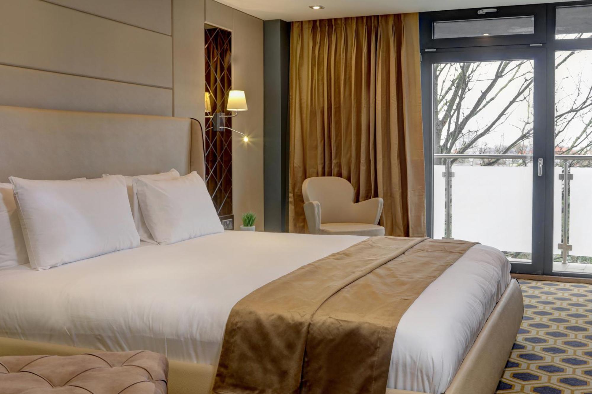 Executive Double Room Shower Non-Smoking