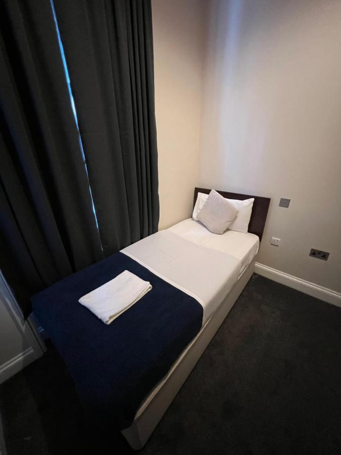 Quarto Individual com Banheiro Compartilhado