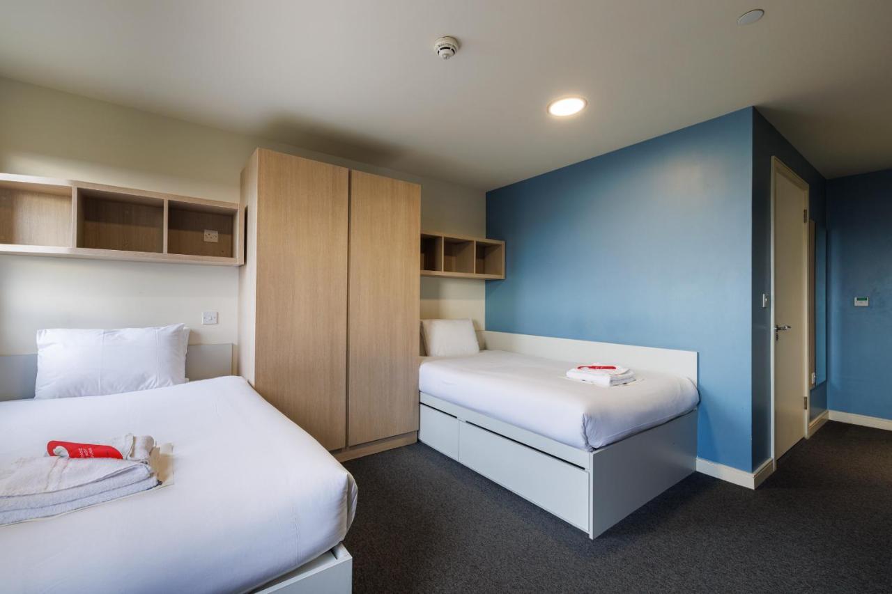 Zweibettzimmer mit eigenem Bad