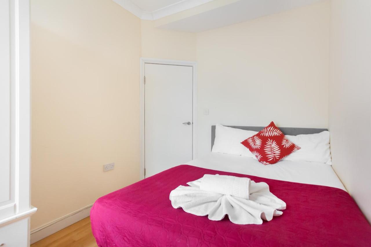 One-Bedroom Deluxe Apartment