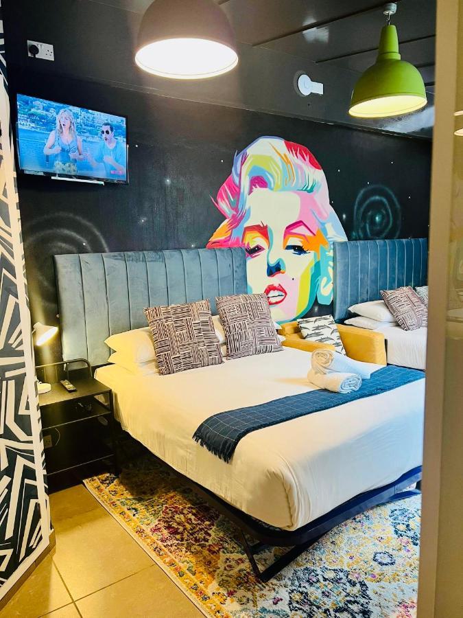 Estudio con cama extragrande