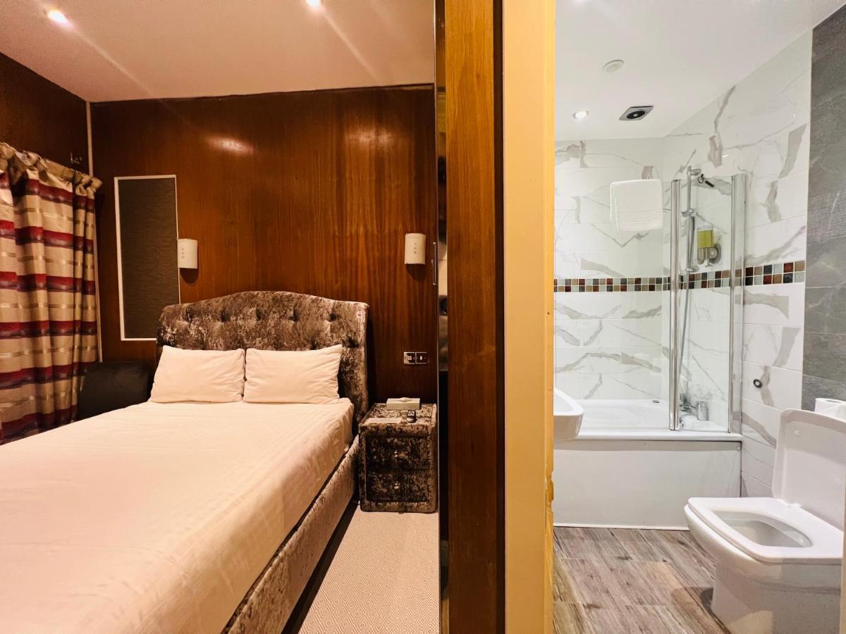 Double Room Private Bathroom