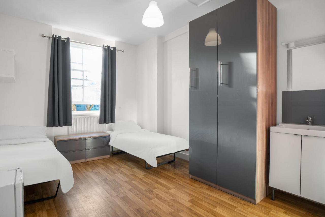 Eenpersoonsbed in Mannenslaapzaal met 2 Bedden