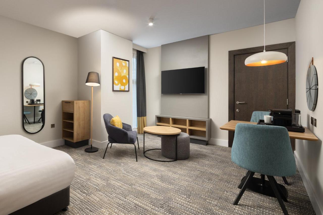 Studio Queen Suite Accessible