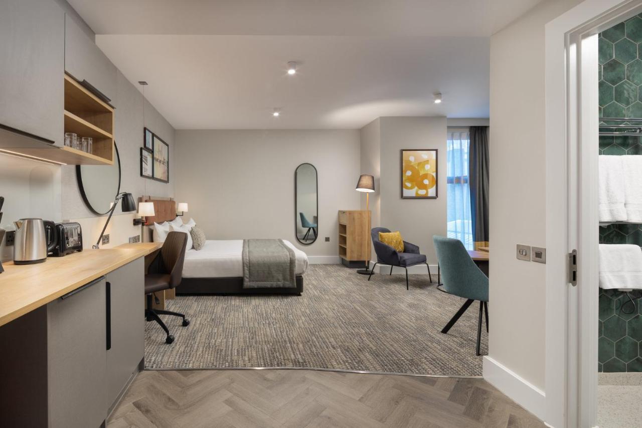 Studio Queen Suite Accessible