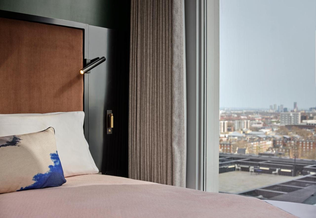 Sky High Double Guest room King or Queen Skyline view