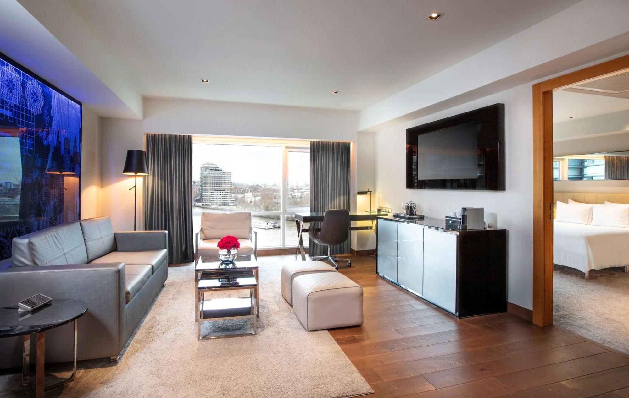 Suite con 1 Camera da Letto, Angolo Cottura e Balcone - Vista Fiume