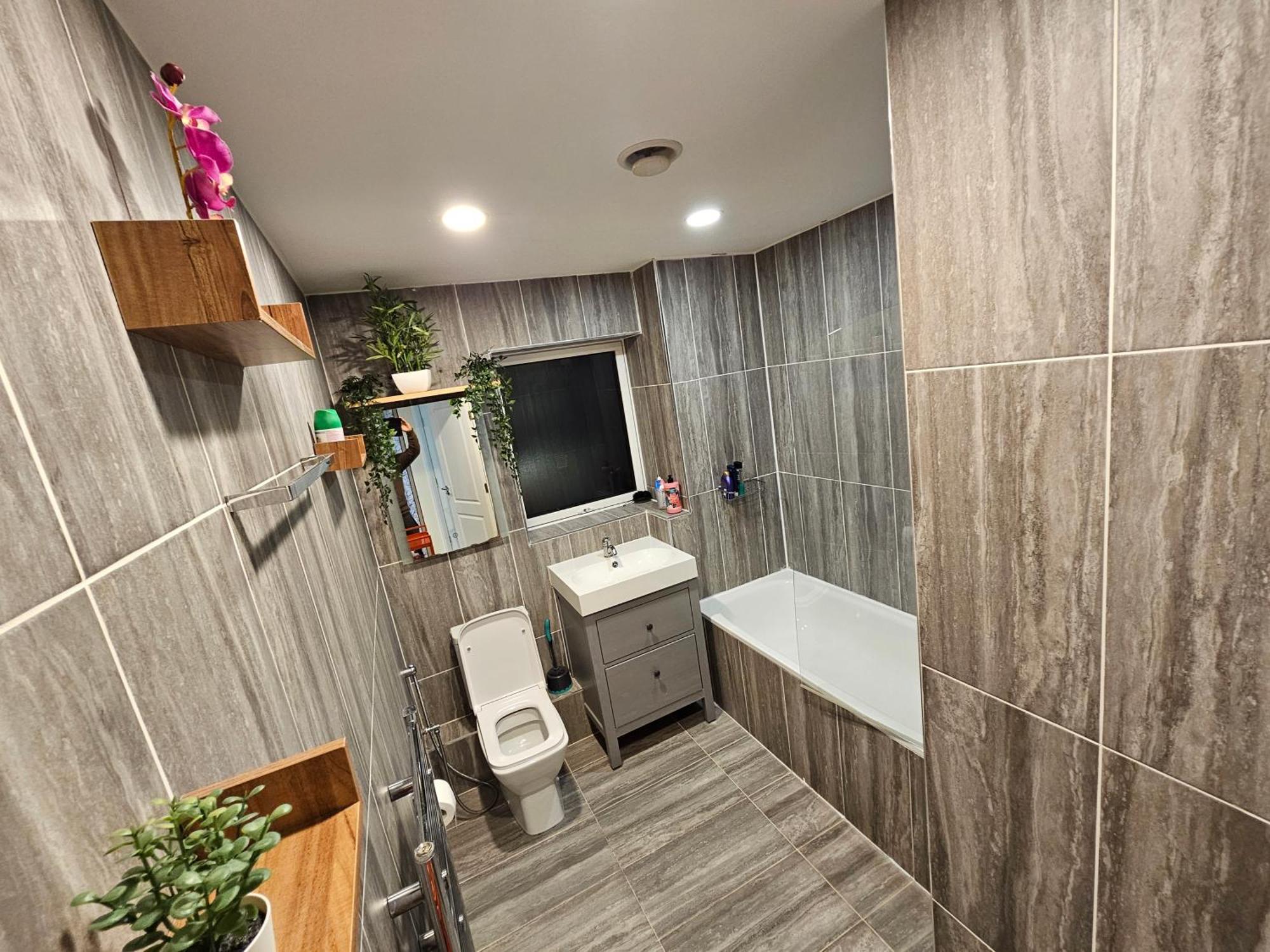 Double Room Private Bathroom,1536455710:JPEG