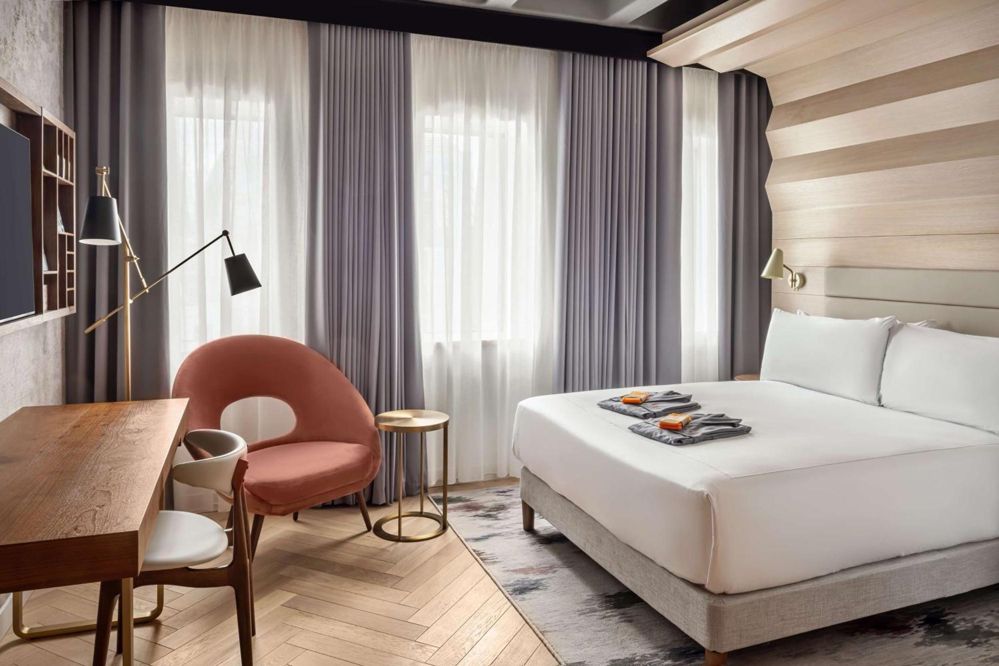 Queen Room