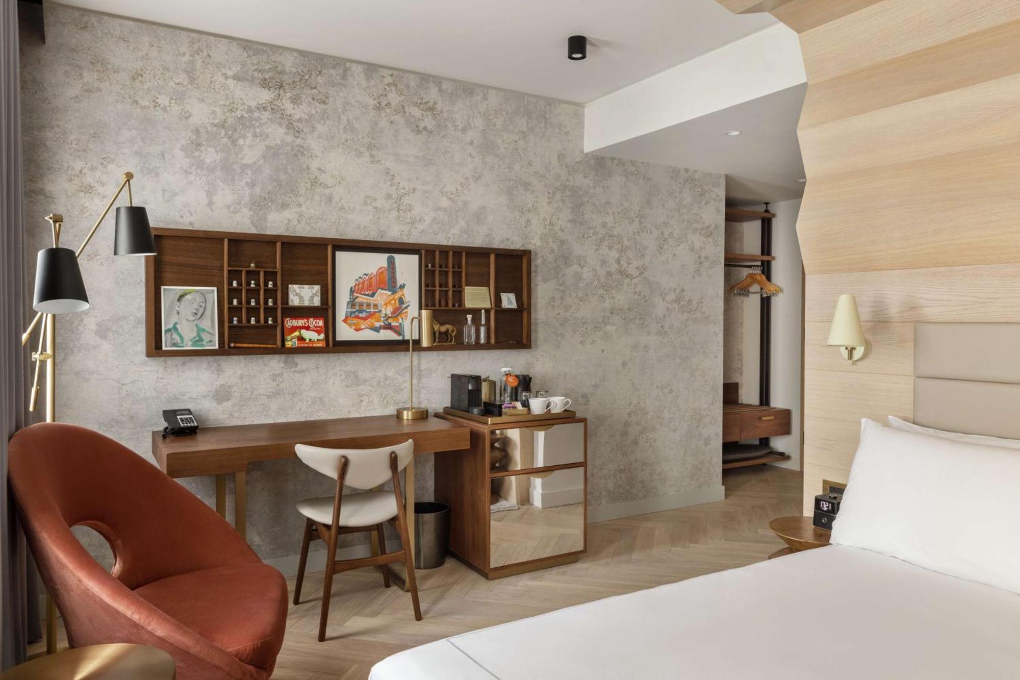 Queen Room Accessible