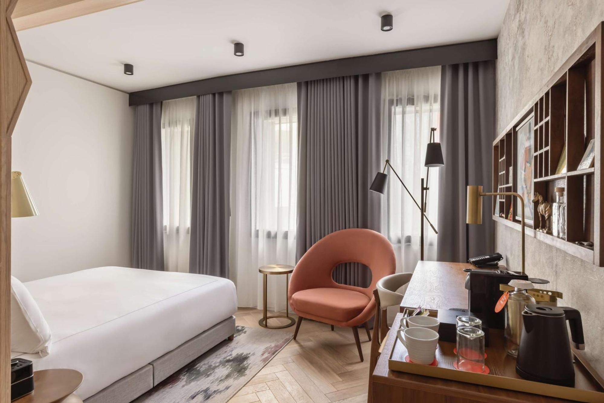 Queen Room Accessible
