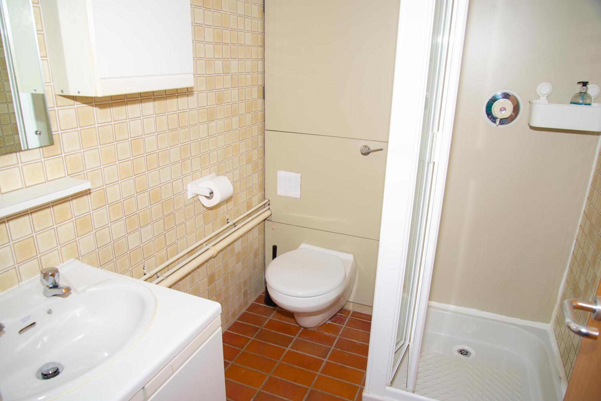 Twin Room Bathroom