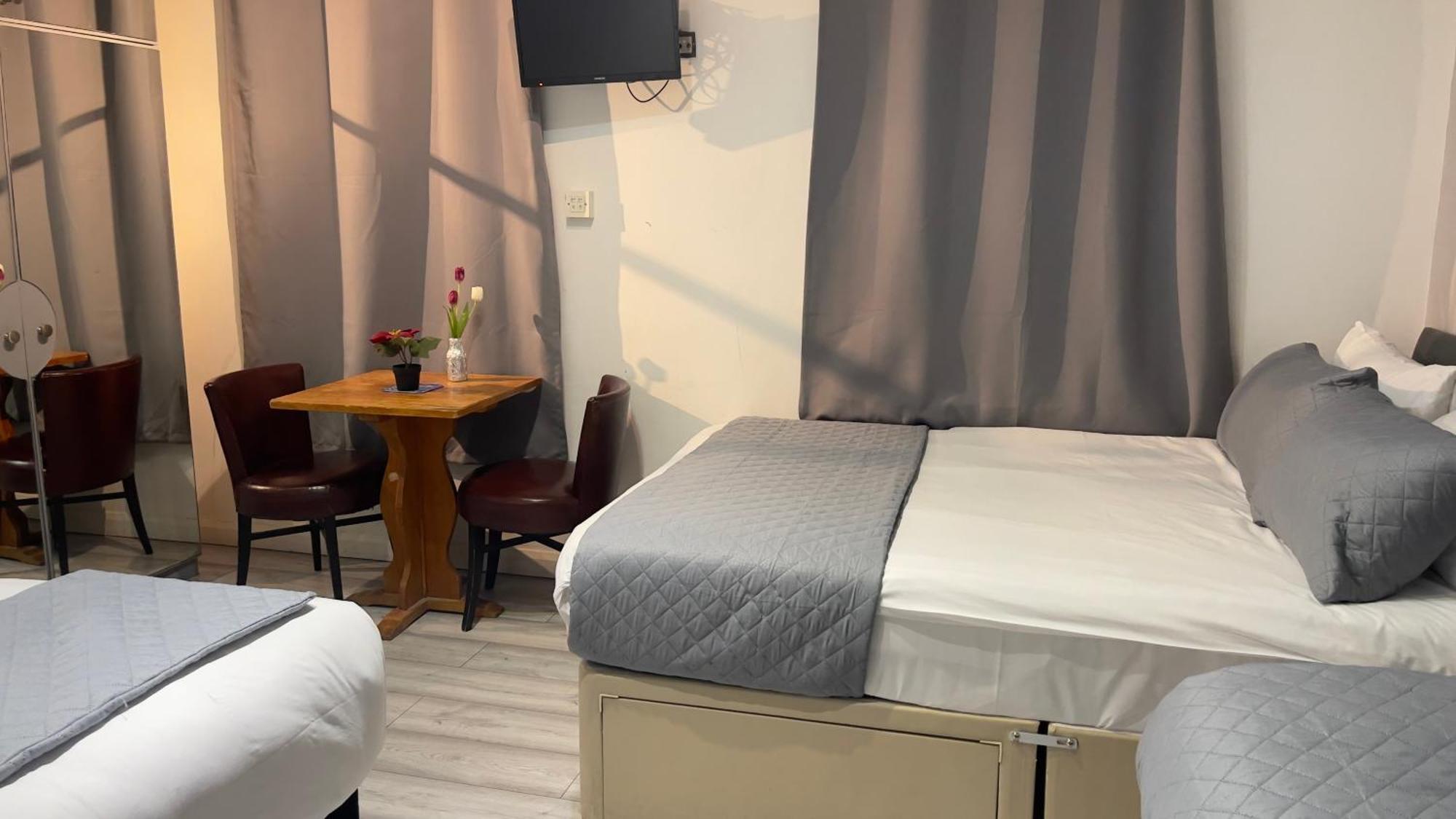 Quarto Triplo Básico