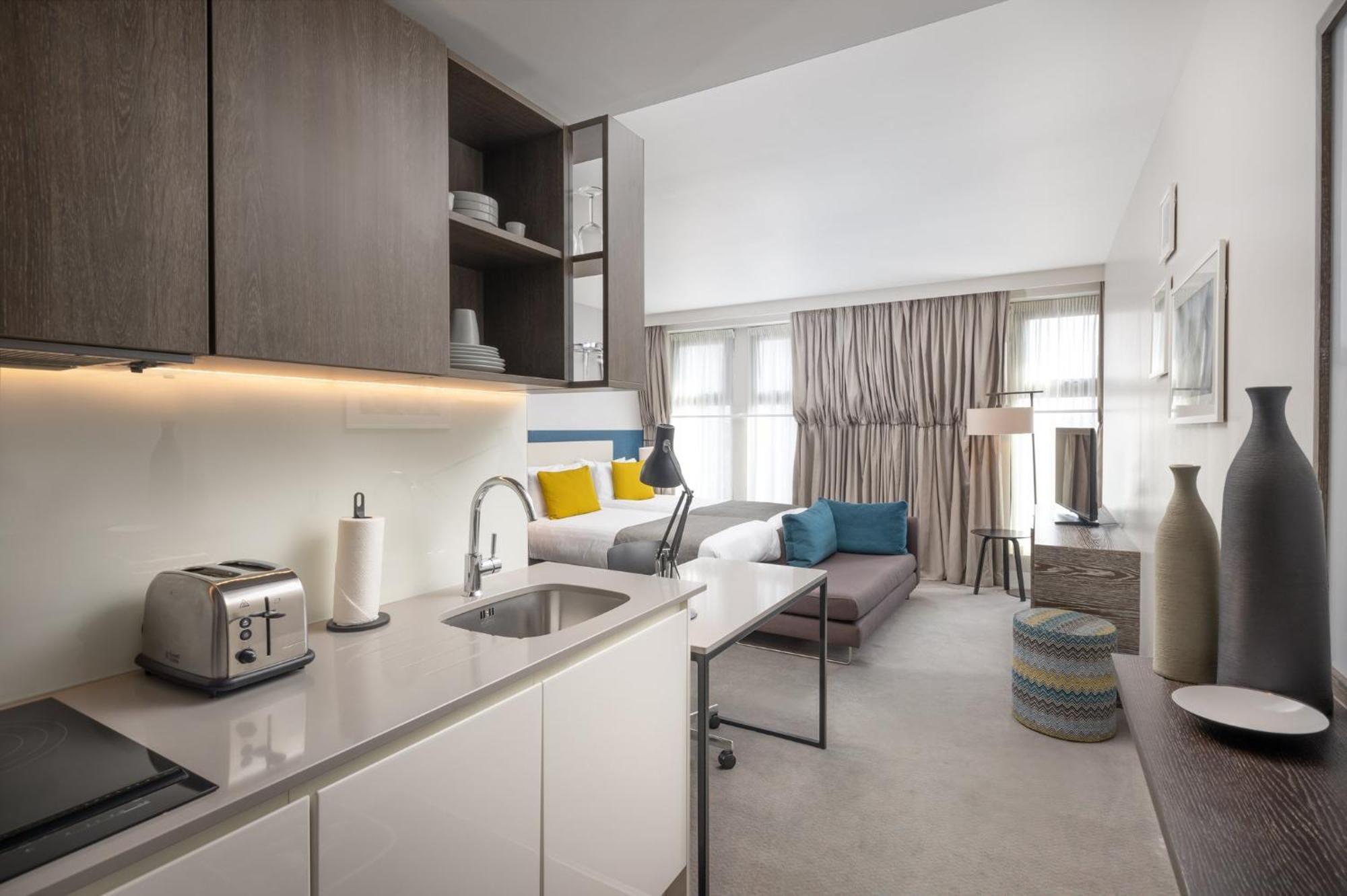 Studio Twin Suite Kitchenette