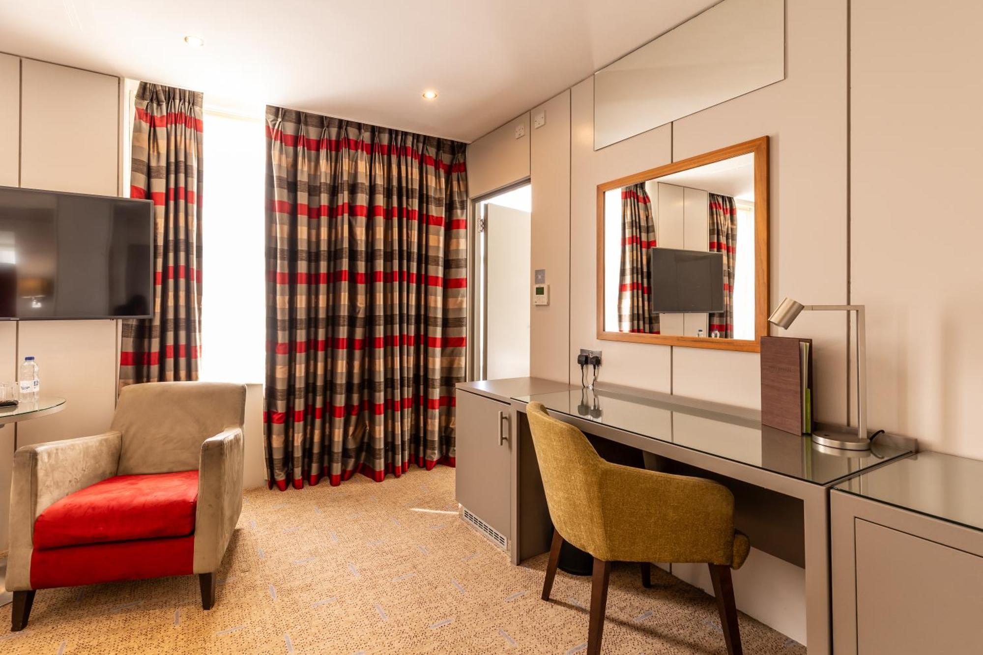 Superior Family Queen Room