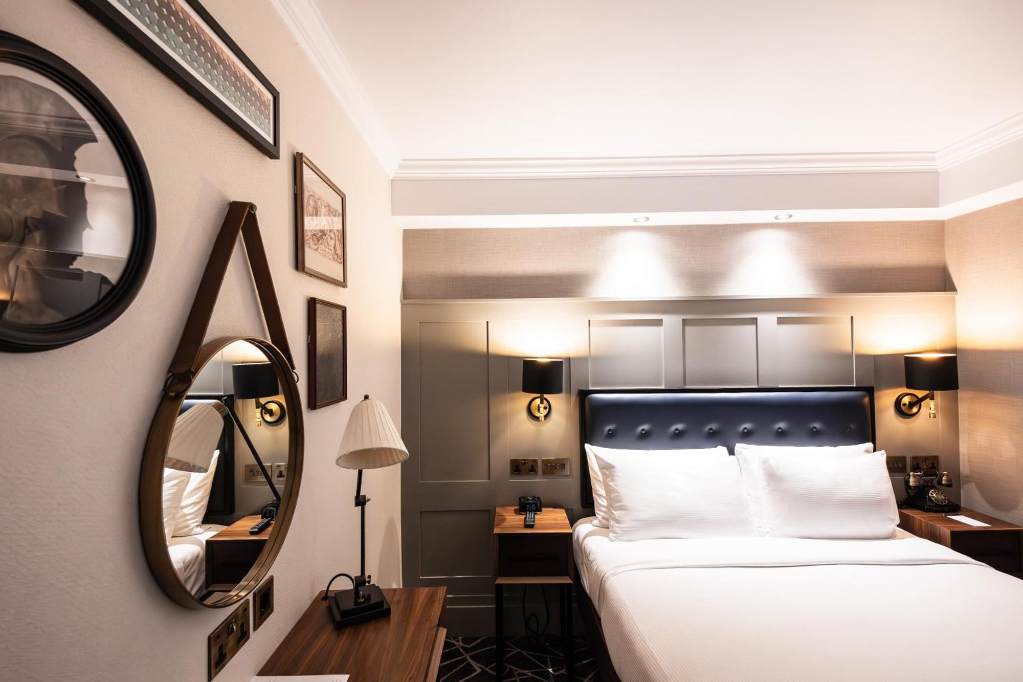 Cosy Atrium Room,1578384506:JPEG