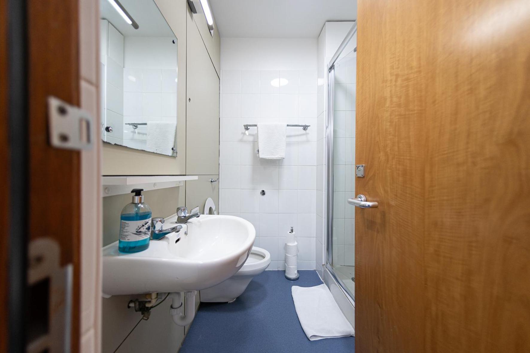 Twin Room Bathroom