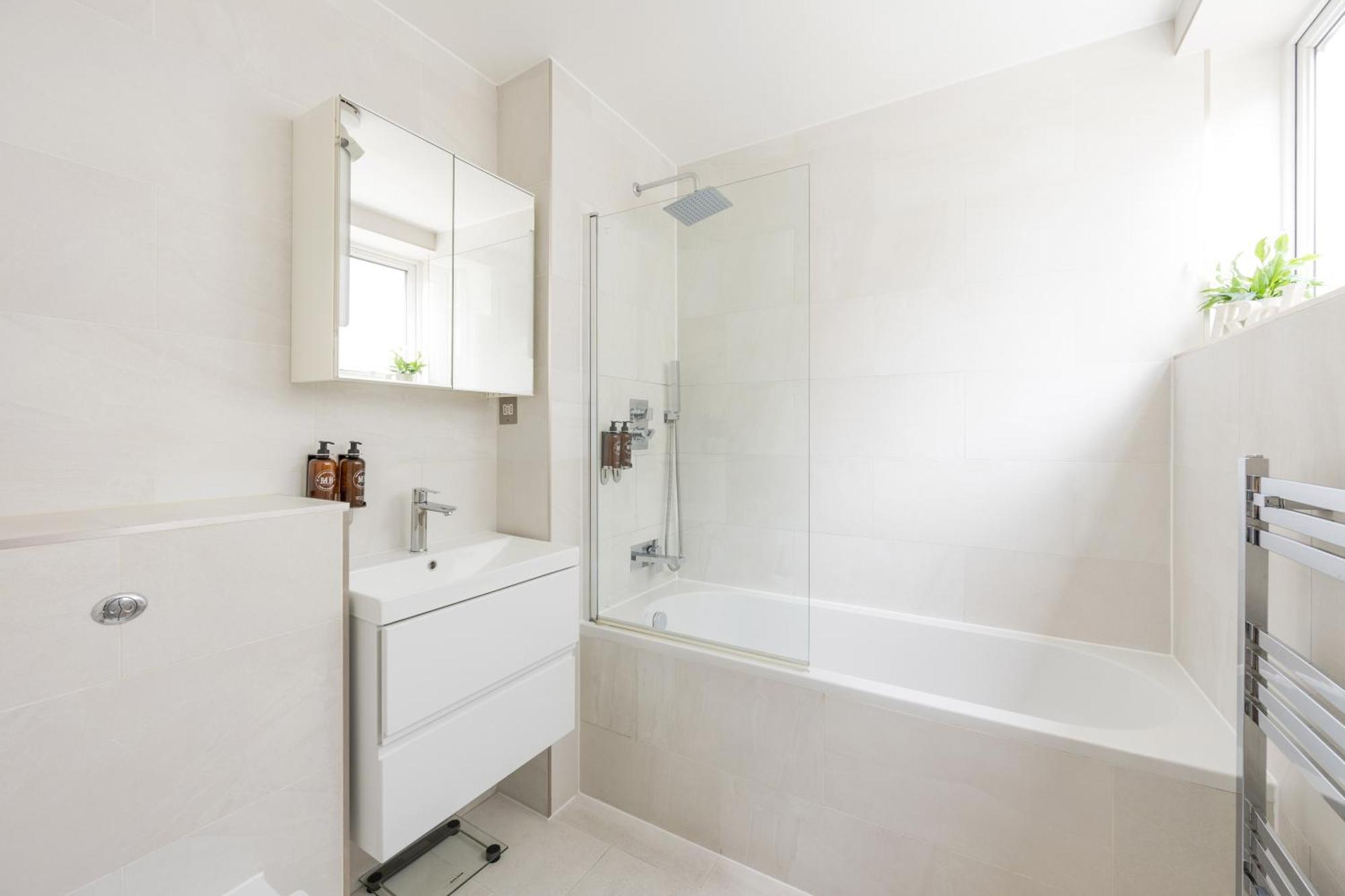 The Kensington Gardens Apartment,1586192059:JPEG