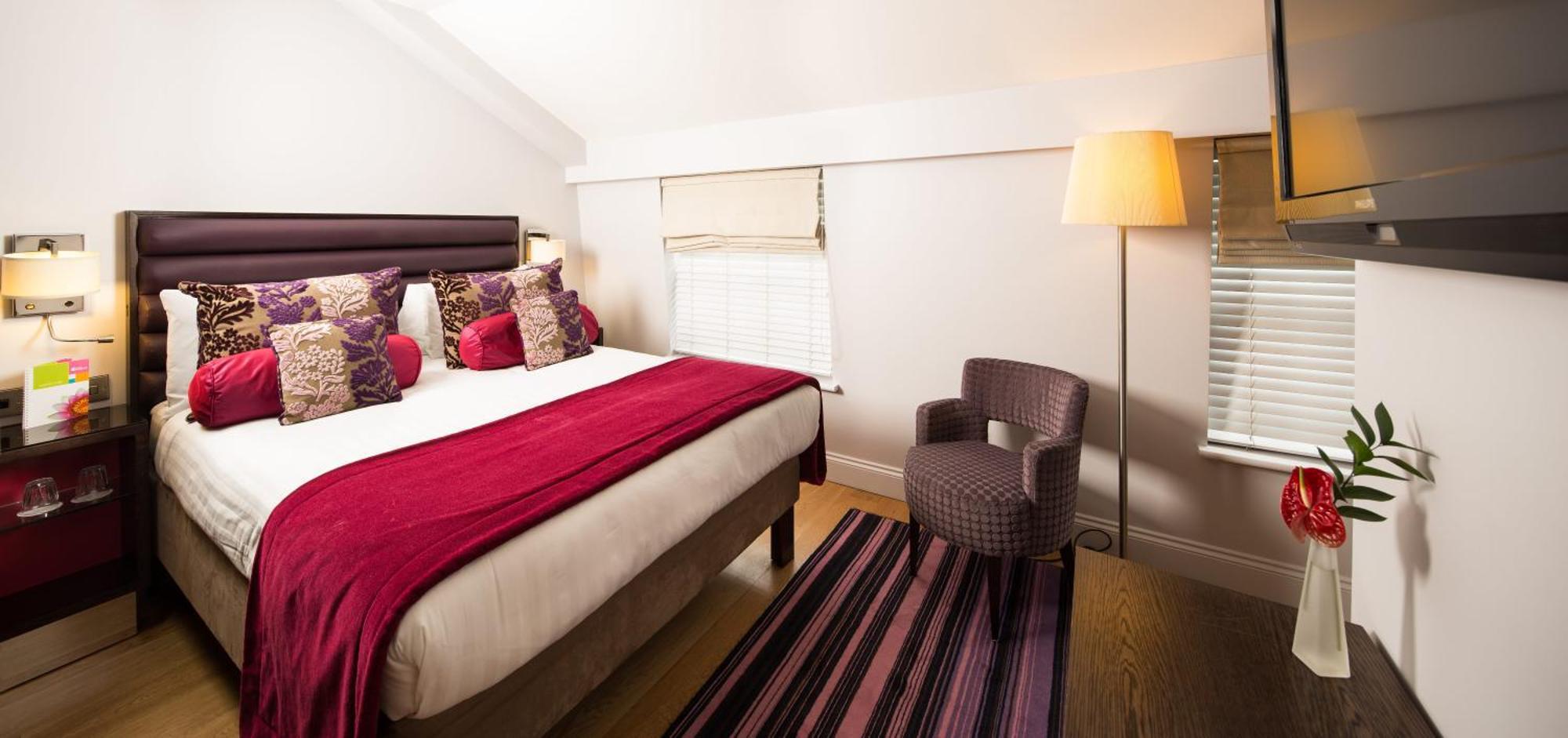 Standard Queen Room