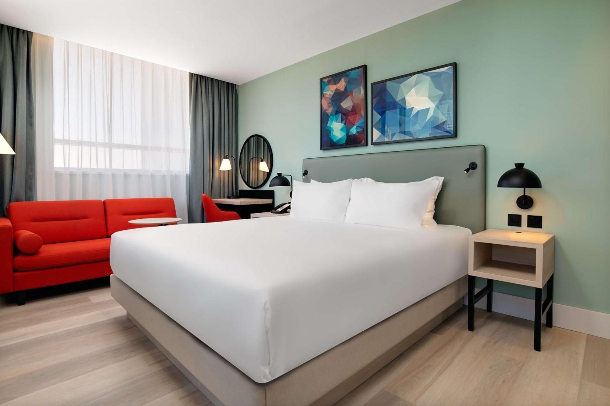 Deluxe King Room City View