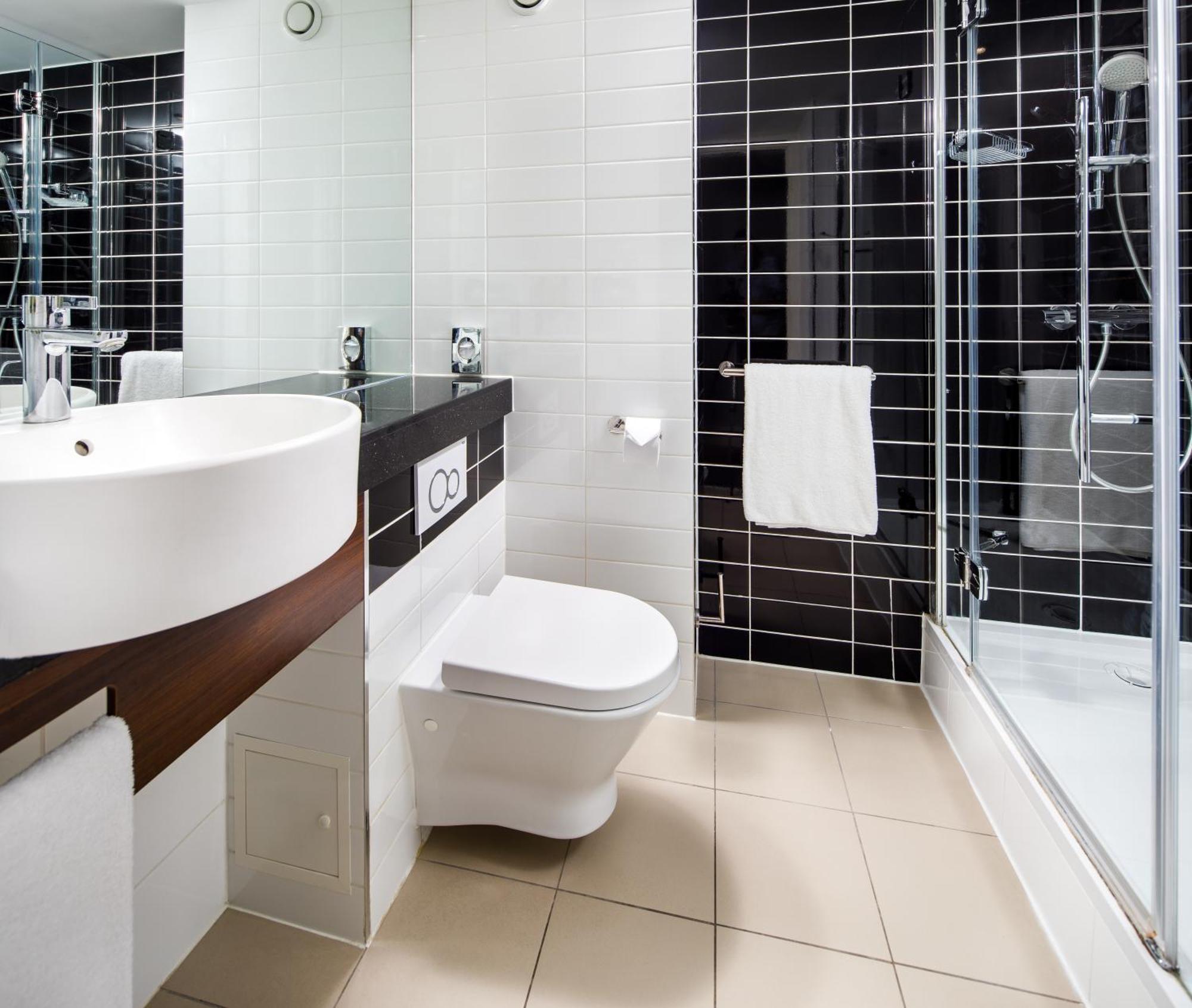 Standard Twin Room with Free Hot Breakfast,1598924155:JPEG