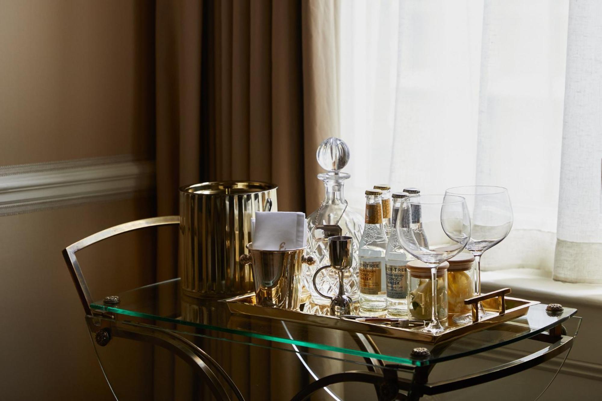 Victoria & Albert Suite