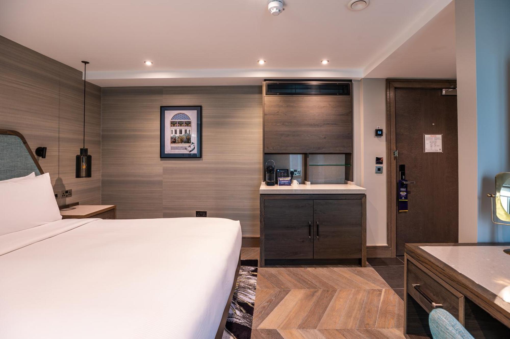 Junior Suite,1765794733:JPEG