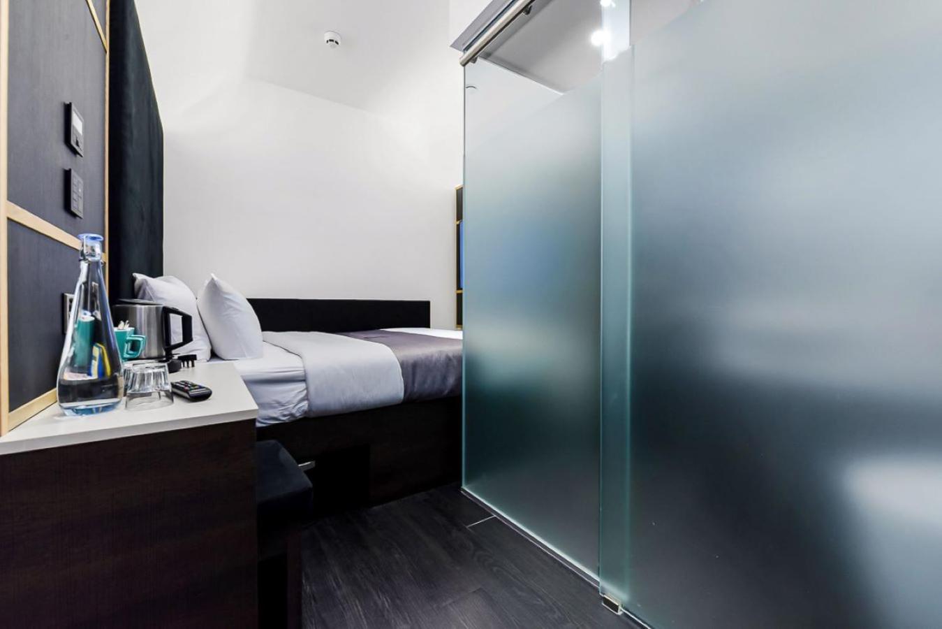 Quarto com Cama Queen-size (Sem Janela)