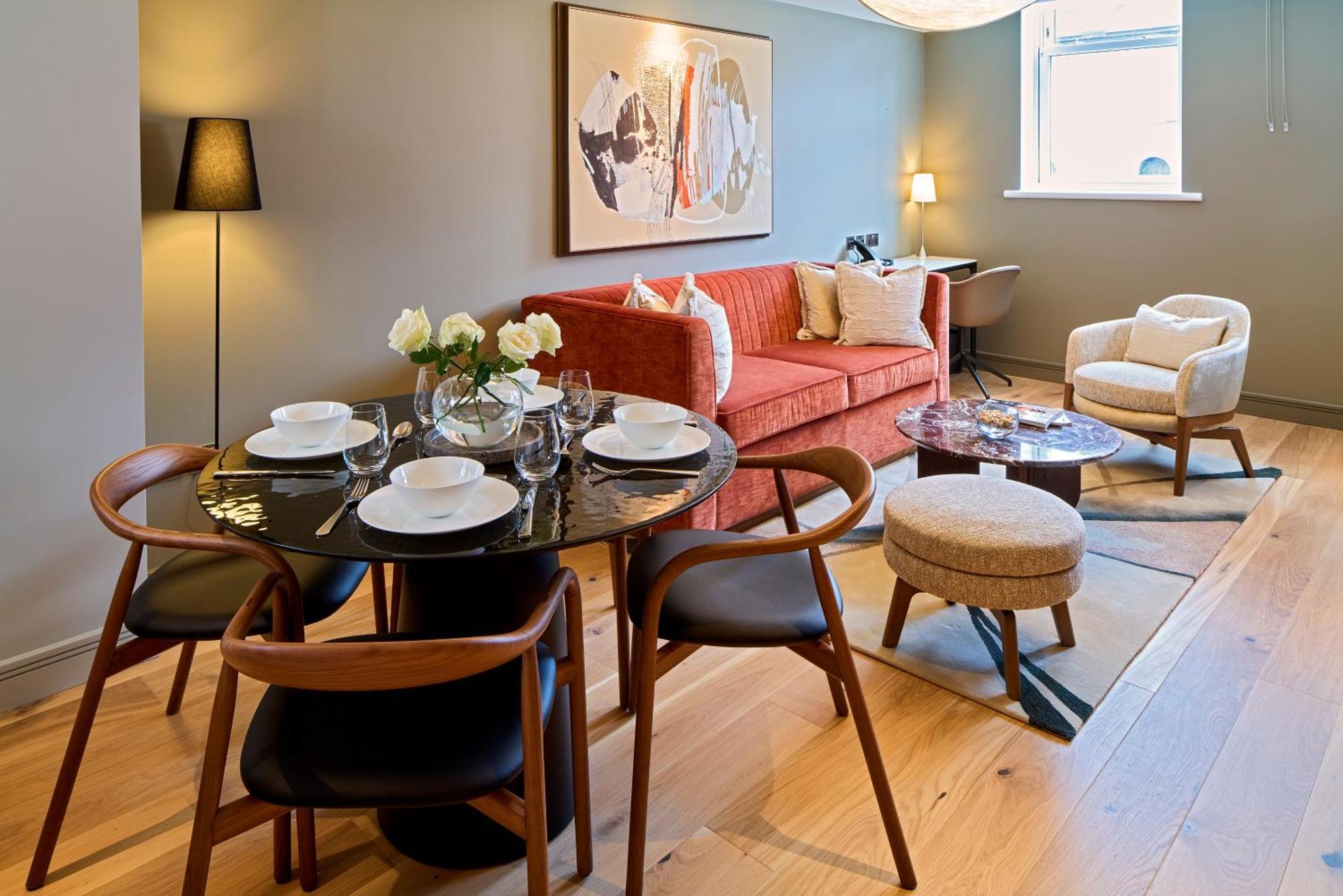 Luxury One Bedroom Apartment with Sofa Bed,1609733503:JPEG