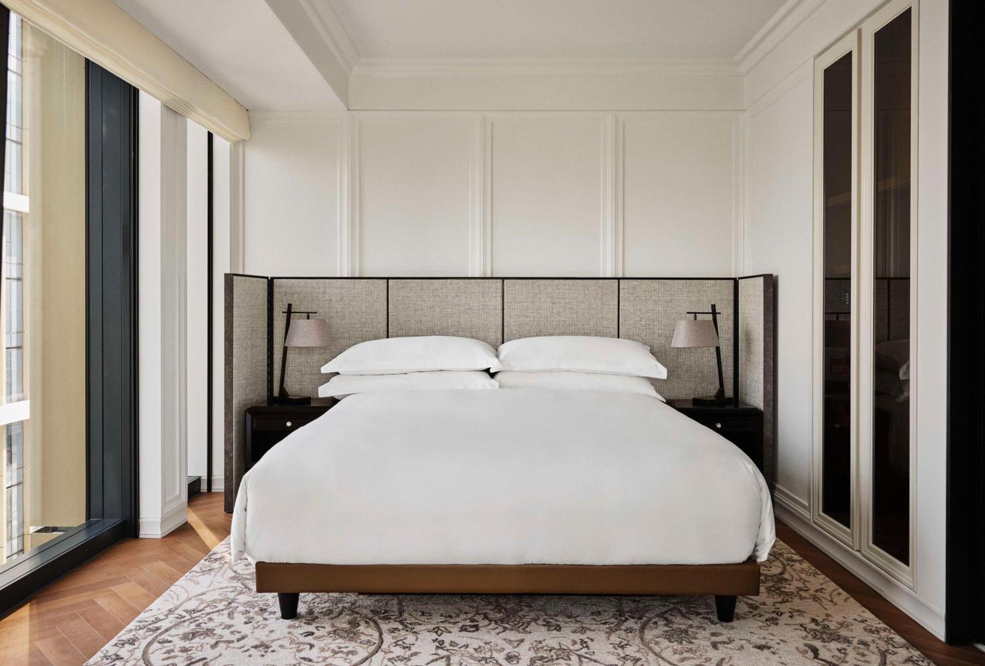 Corner King Room with River View