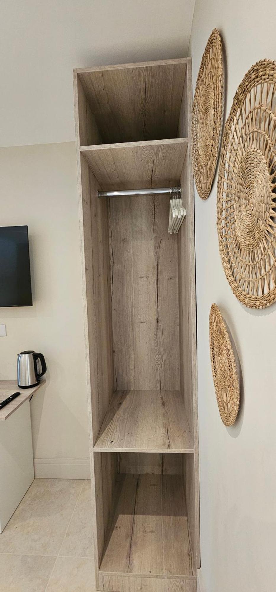 Deluxe Double Room Shower