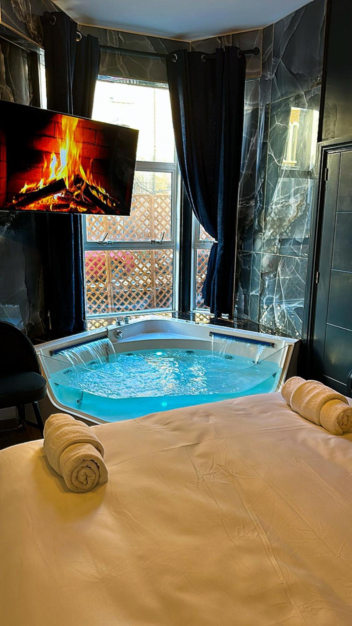 Queen Room Spa Bath