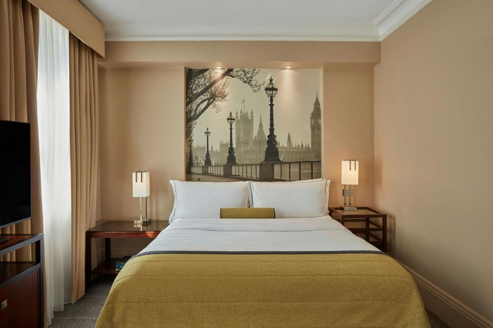 Deluxe Larger Guest room 1 Queen