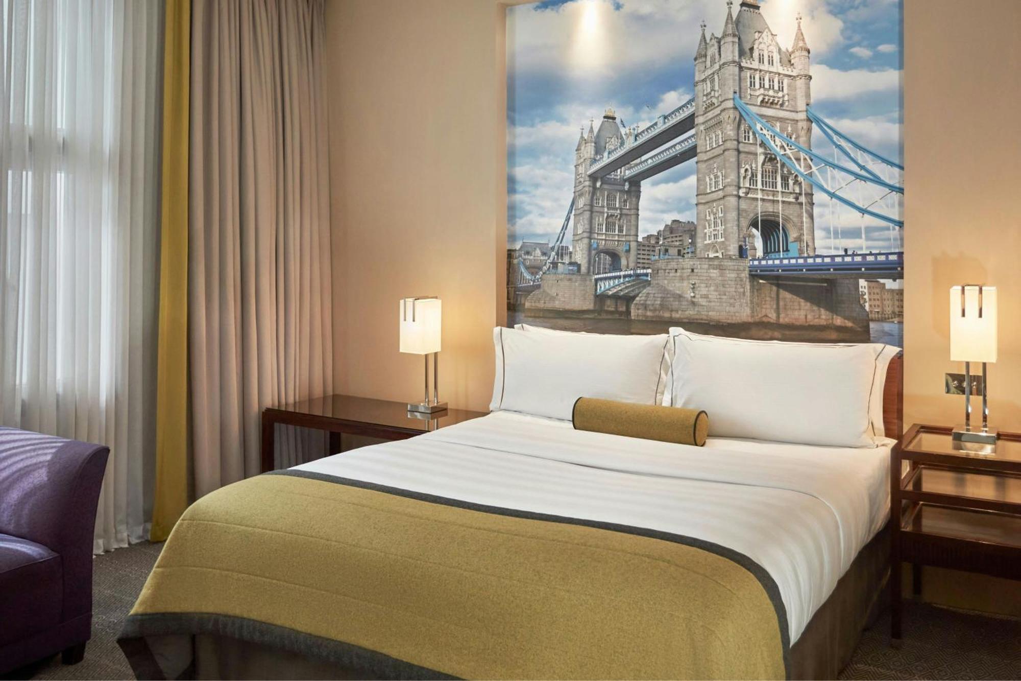 Deluxe Larger Guest room 1 Queen