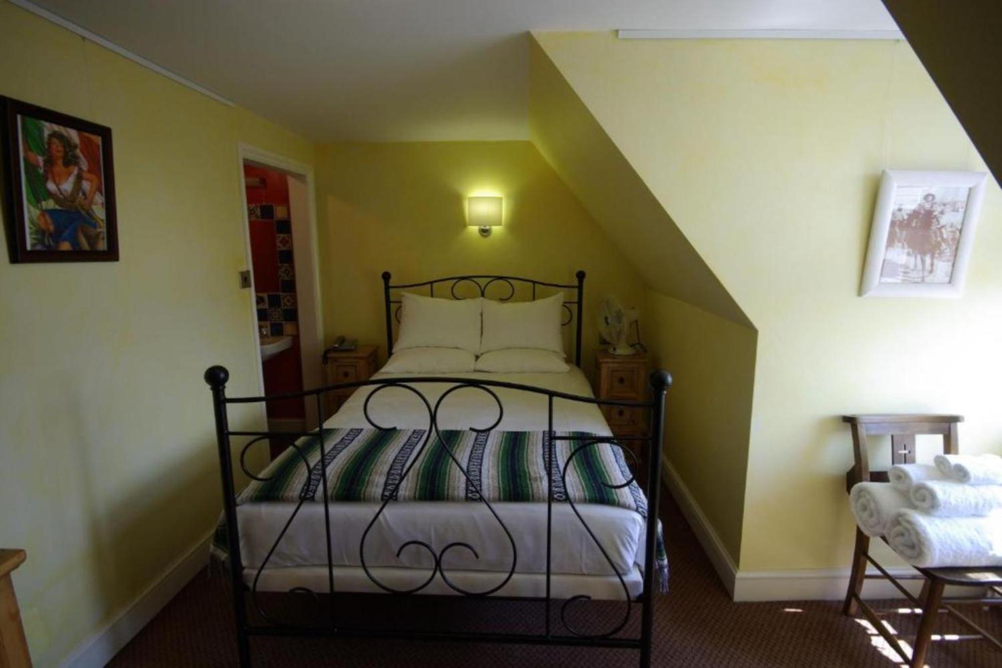 Standard Double Room with Shared Bathroom