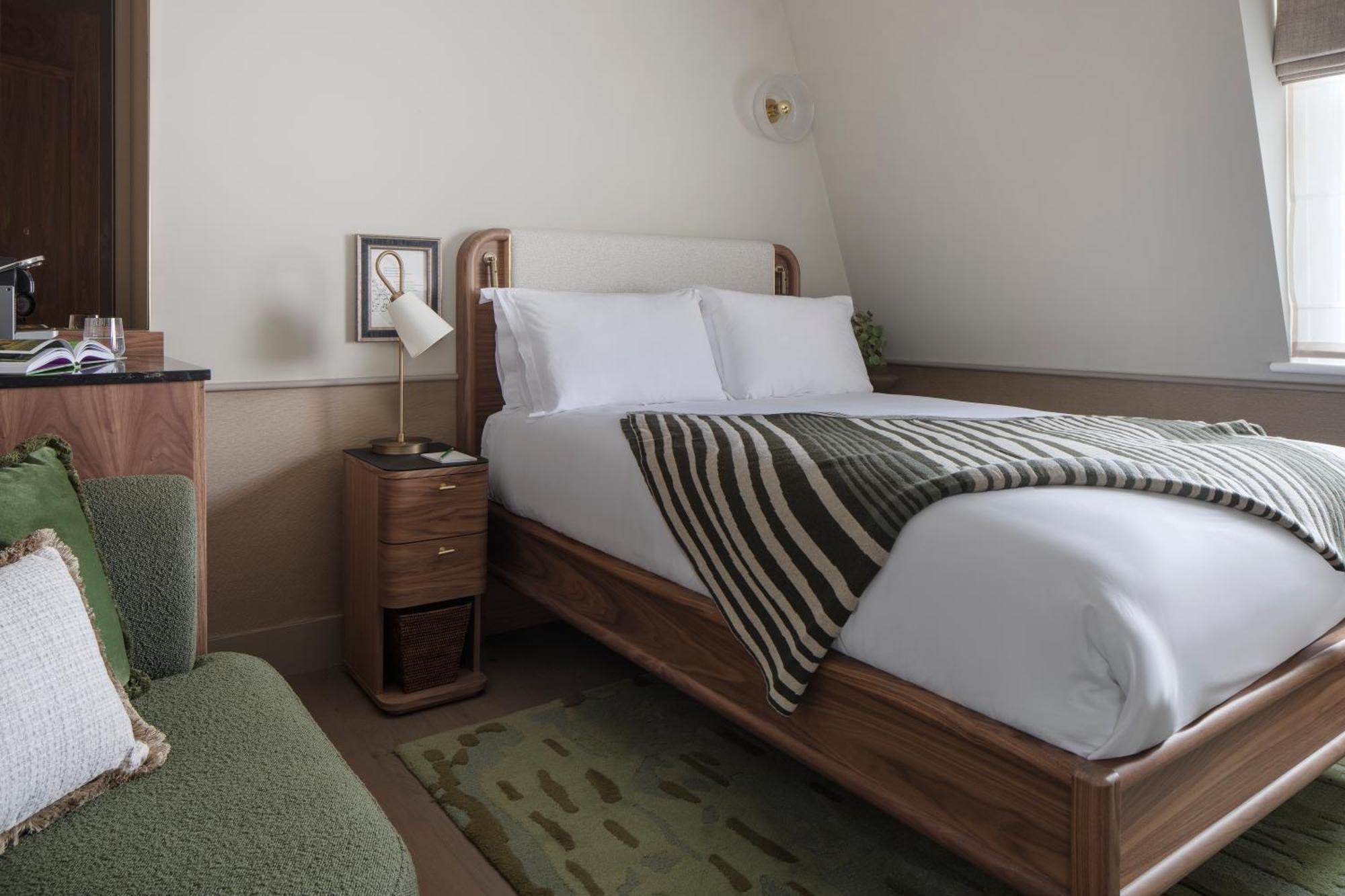 Atelier,1659462180:JPEG