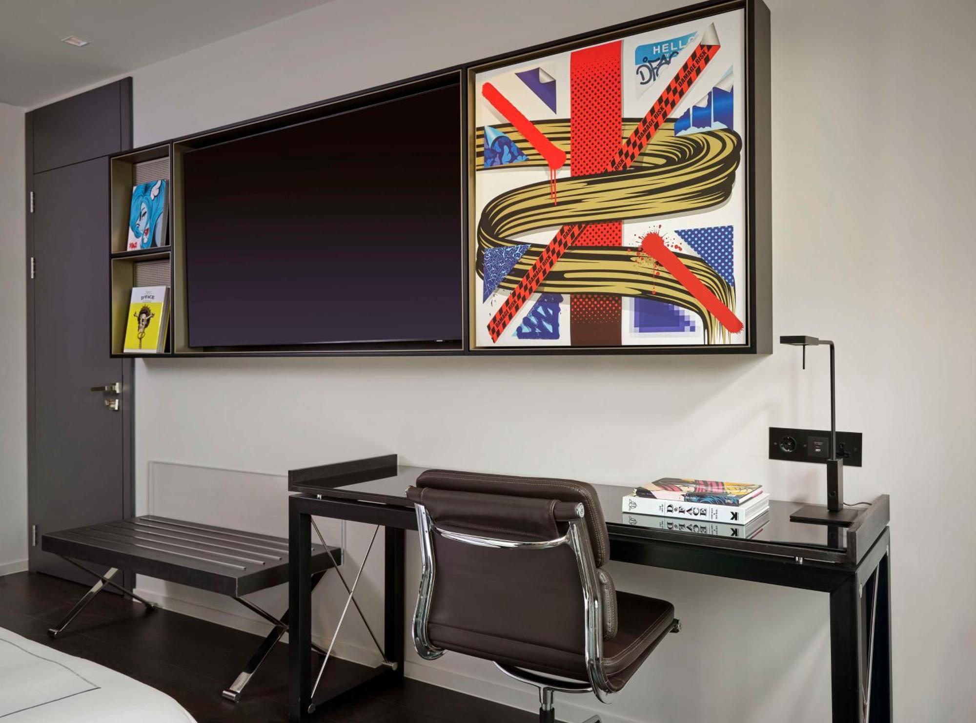 Art Room Deluxe Twin