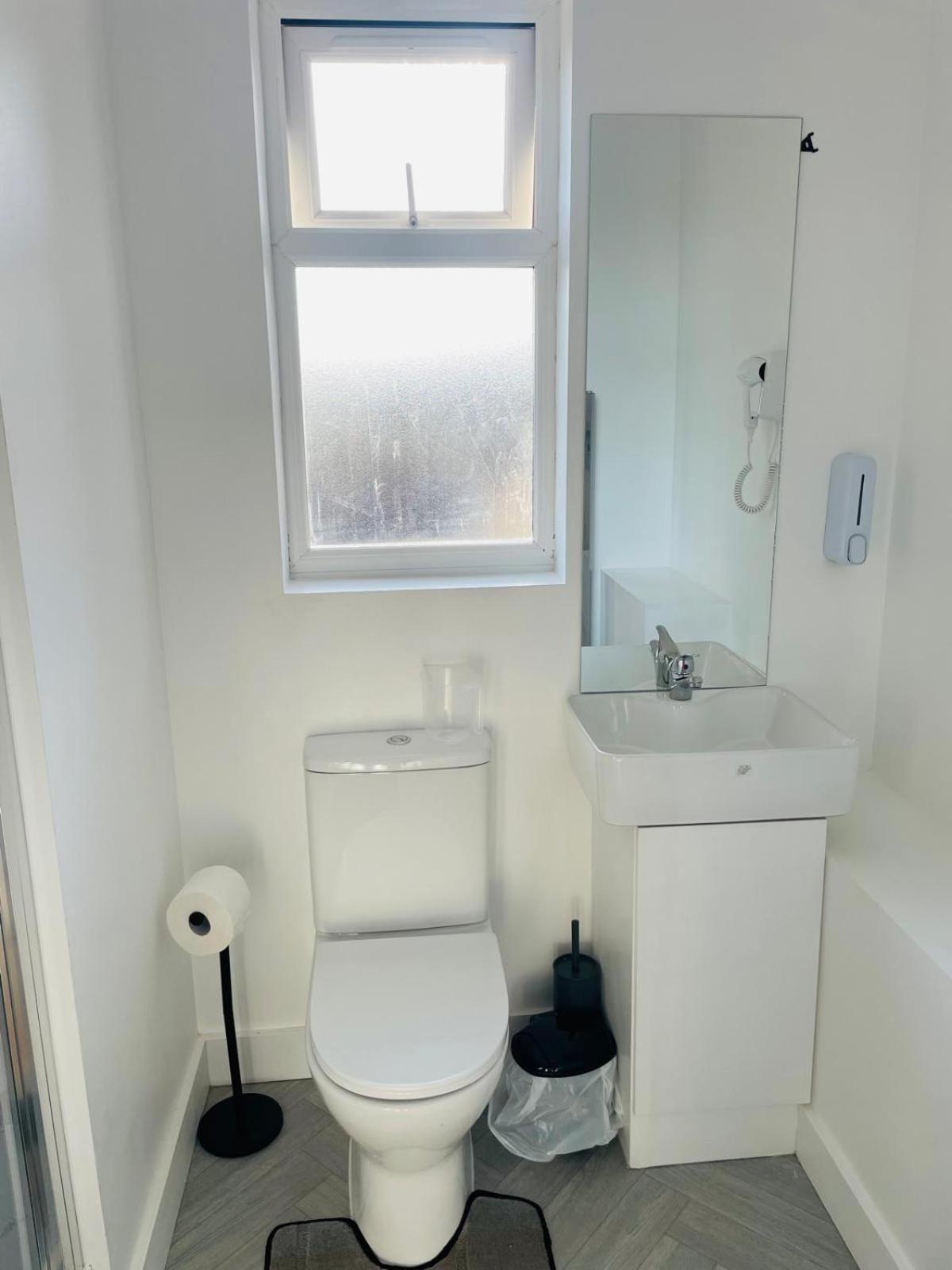 Deluxe Double Room Shower