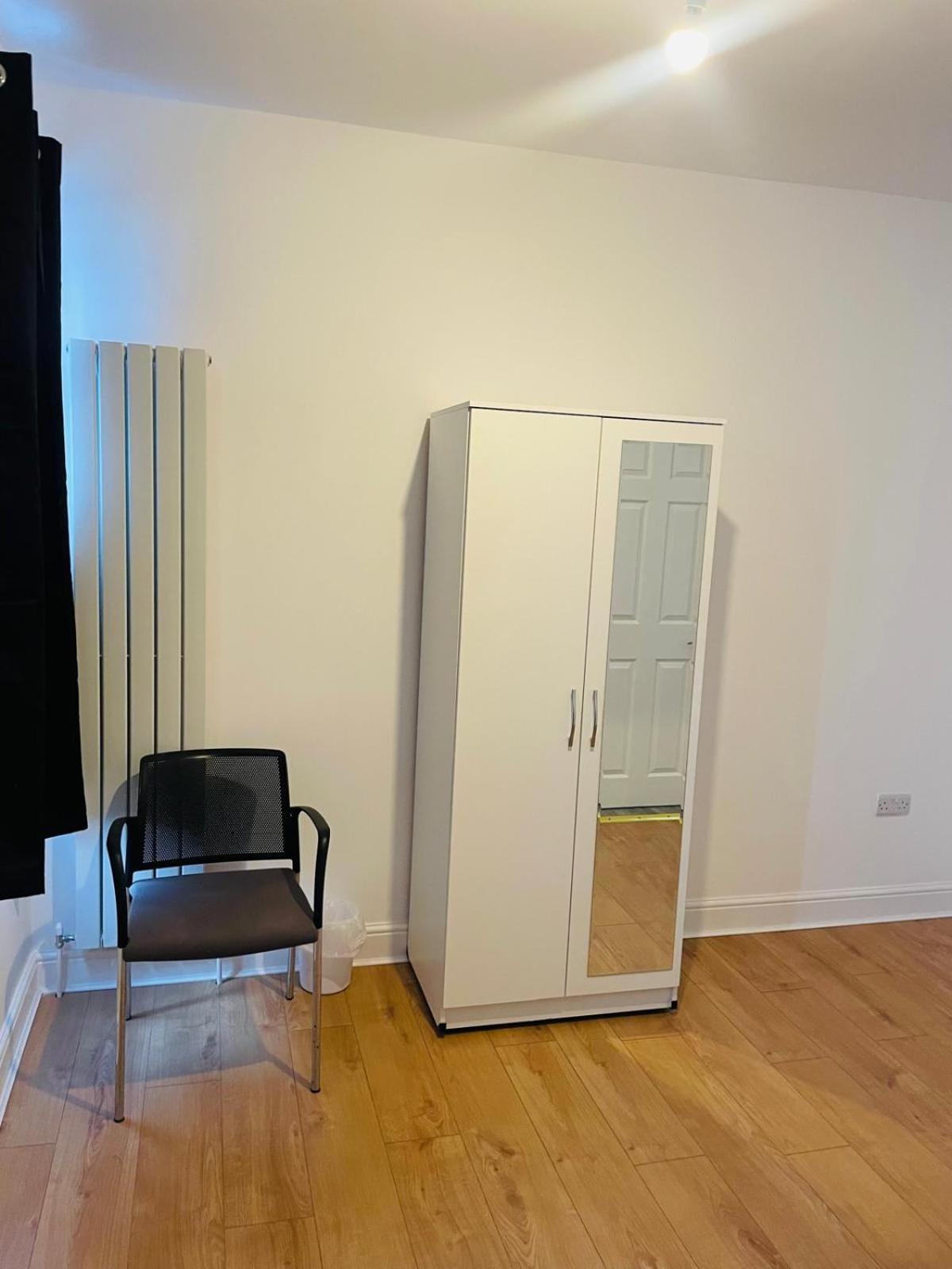 Deluxe Double Room Shower