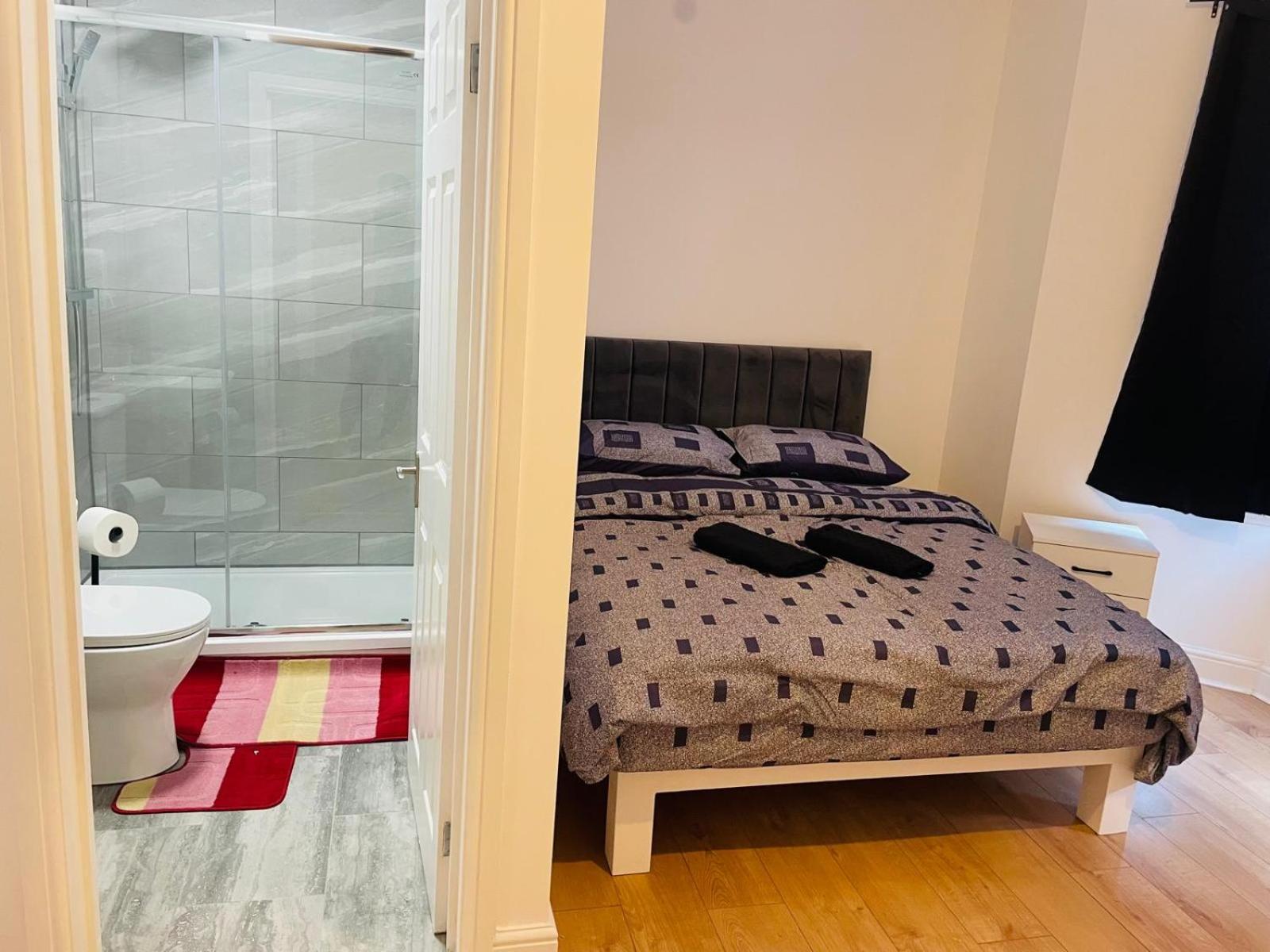 Deluxe Double Room Shower