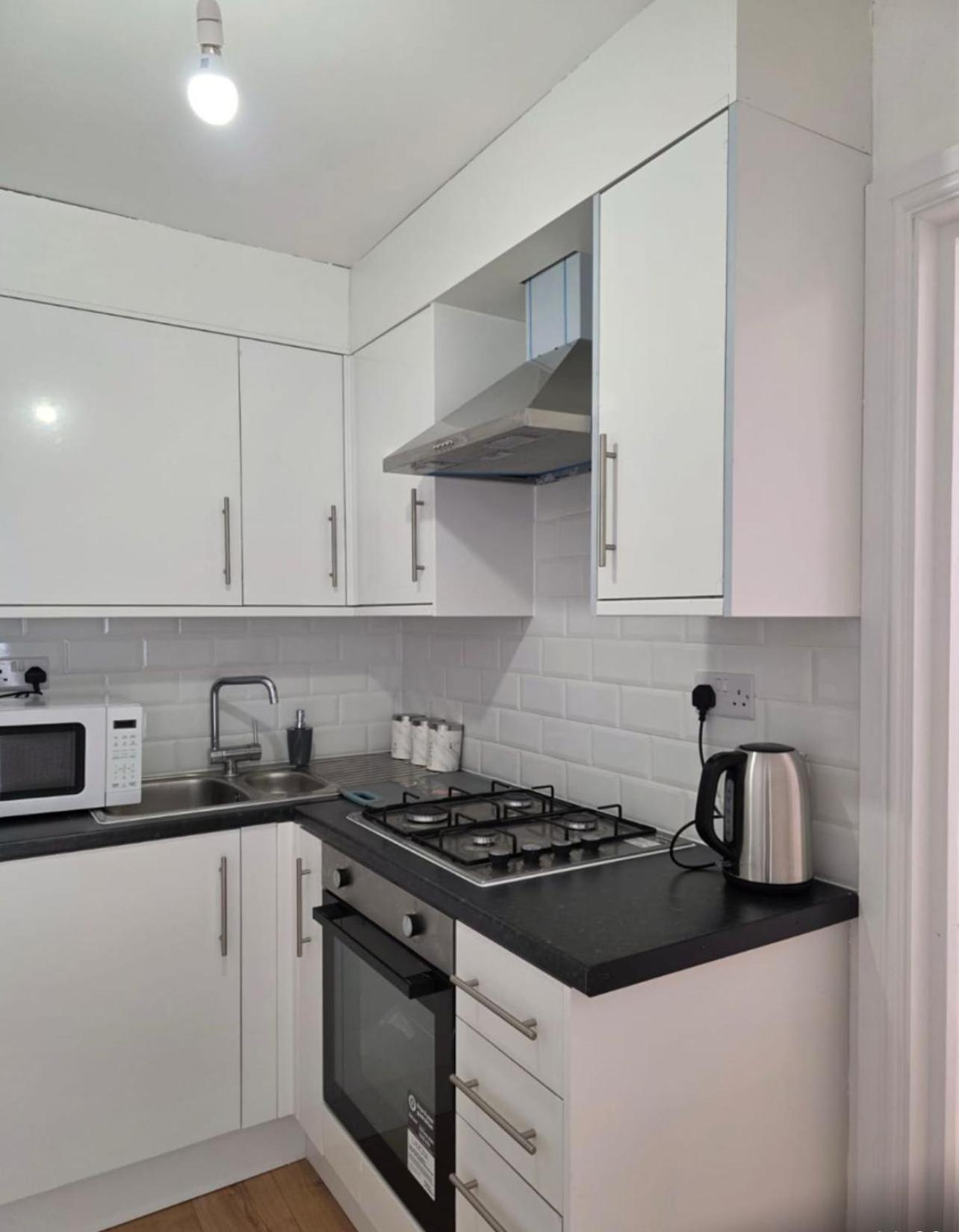 Deluxe Double Room Shower