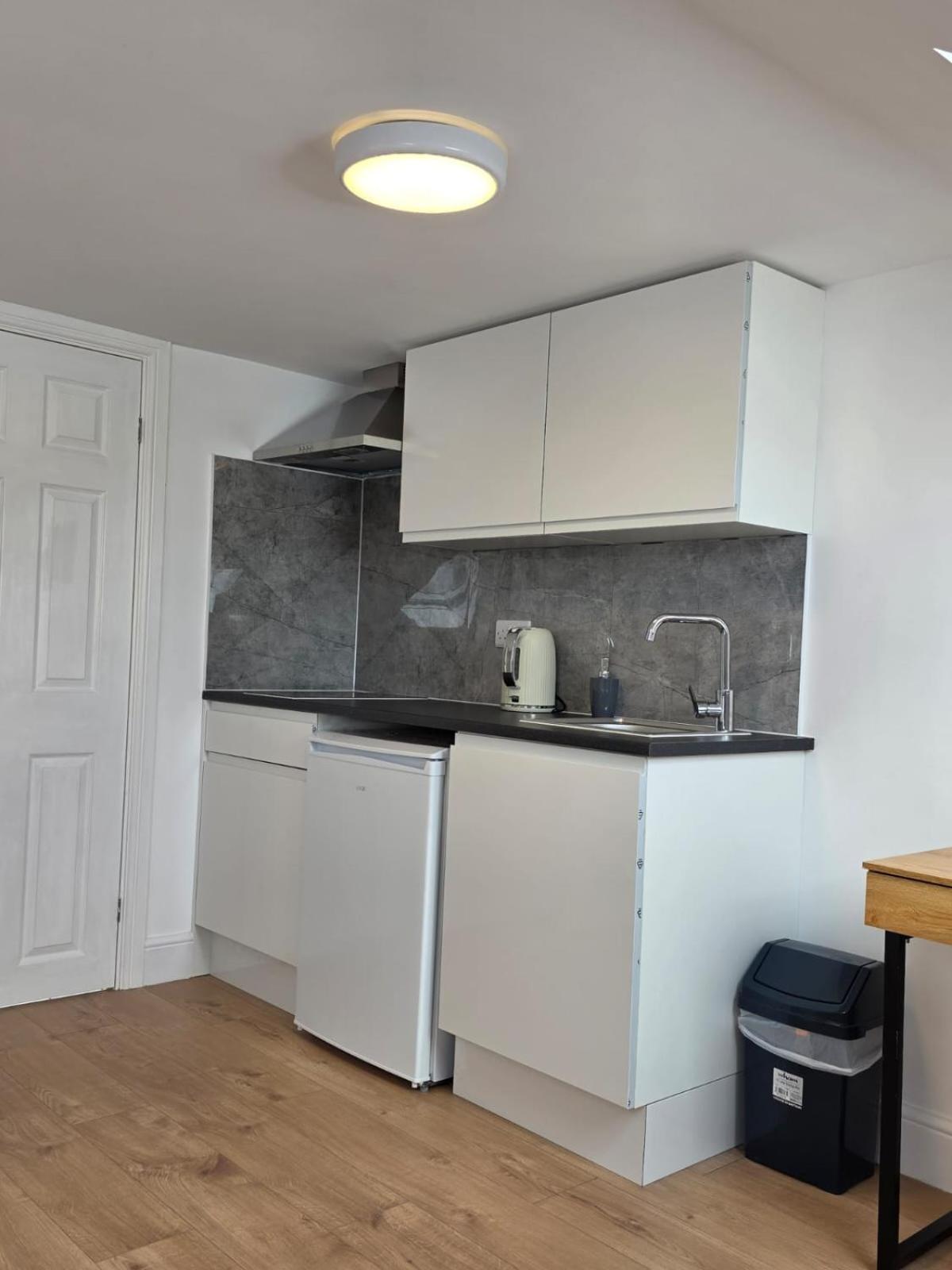 Deluxe Double Room Shower