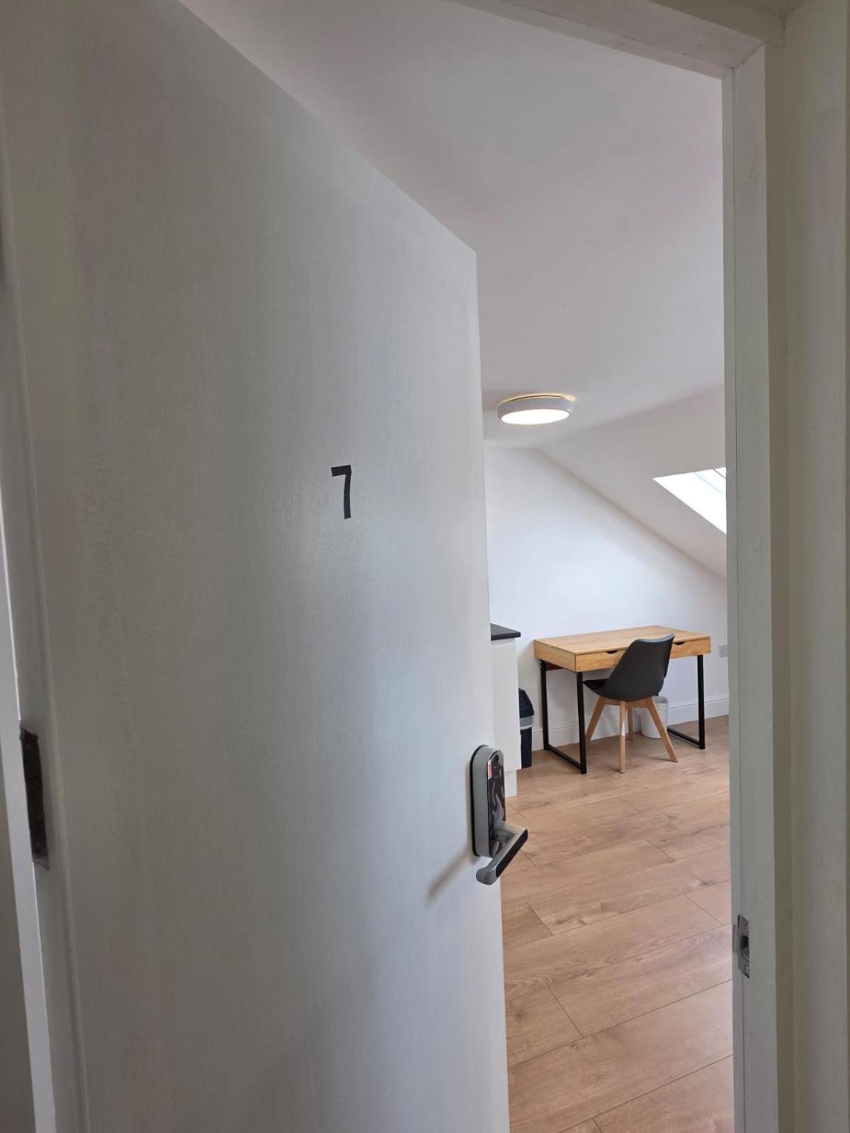 Deluxe Double Room Shower