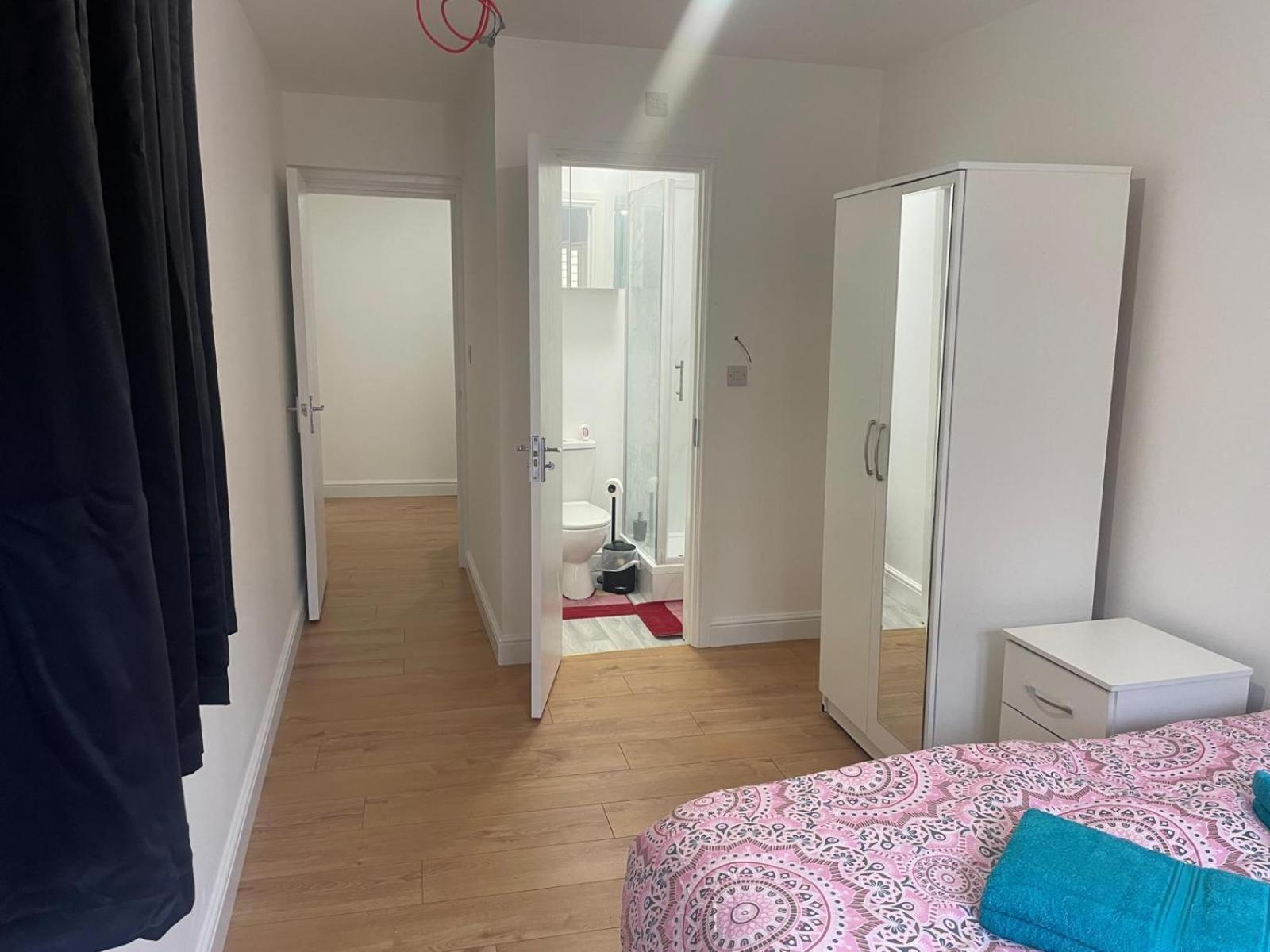 Deluxe Double Room Shower